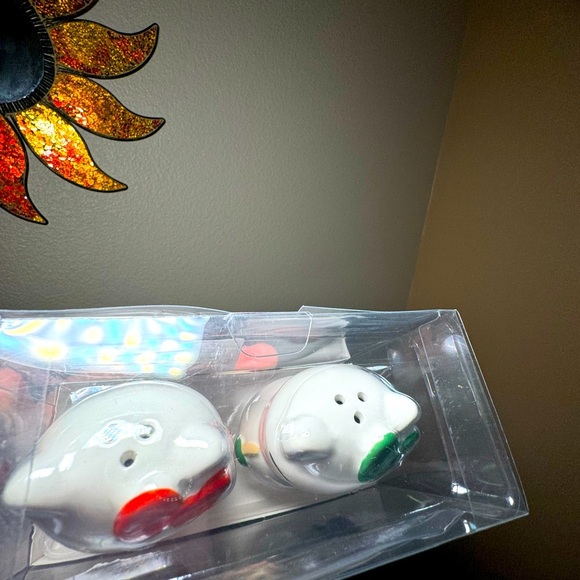 Hello Kitty Ceramic Salt & Pepper Shaker Set ❤️🤍
Snowman Christmas ! brand new - Picture 2 of 2
